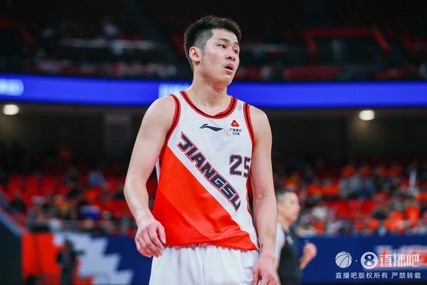 ：上海与崔晓龙签下3年常规合同