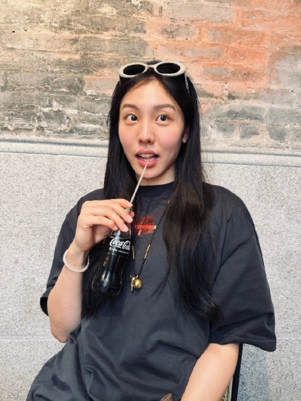 古灵精怪！张茹晒美照：强健  🥮团圆 不想吃月饼？来喝胡辣汤