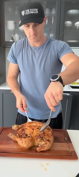 邮报:前英超球员皮尤退役后成为美食博主,分享强健  食谱并教做菜 邮报:前英超球员皮尤退役后成为美食博主,分享强健  食谱并教做菜