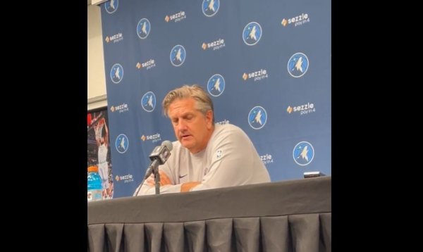 芬奇:我们过于尊重对手的速度了 持球压迫做得不够好 芬奇:我们过于尊重对手的速度了 持球压迫做得不够好